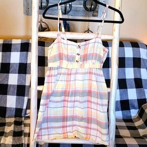 Tank shirt with movable straps and nutton detail size large